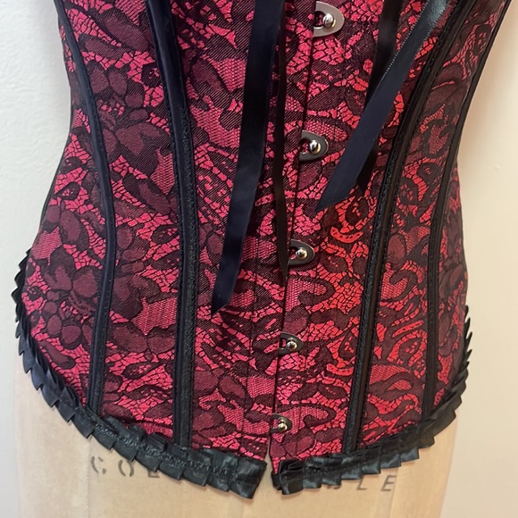 Vintage Red Black Lace Corset - Picture 4 of 14